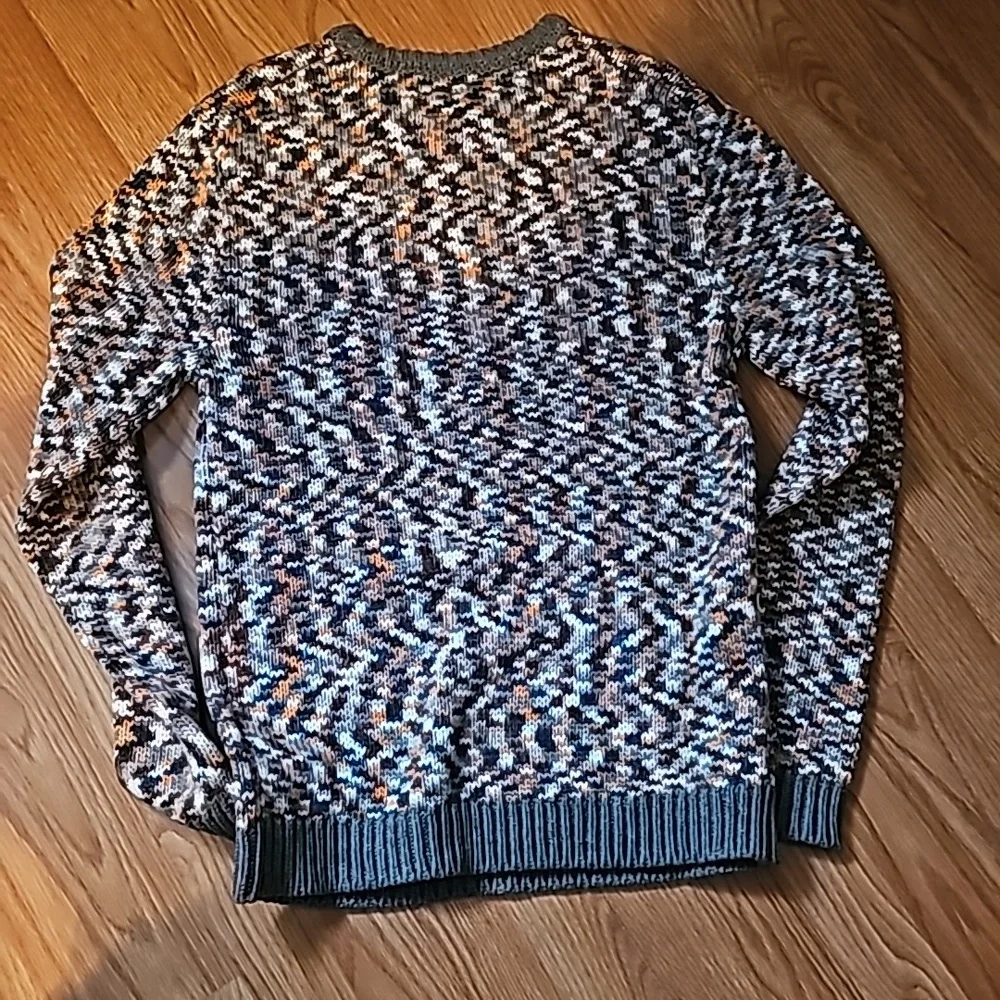 Sweaters - Picture 4 of 7